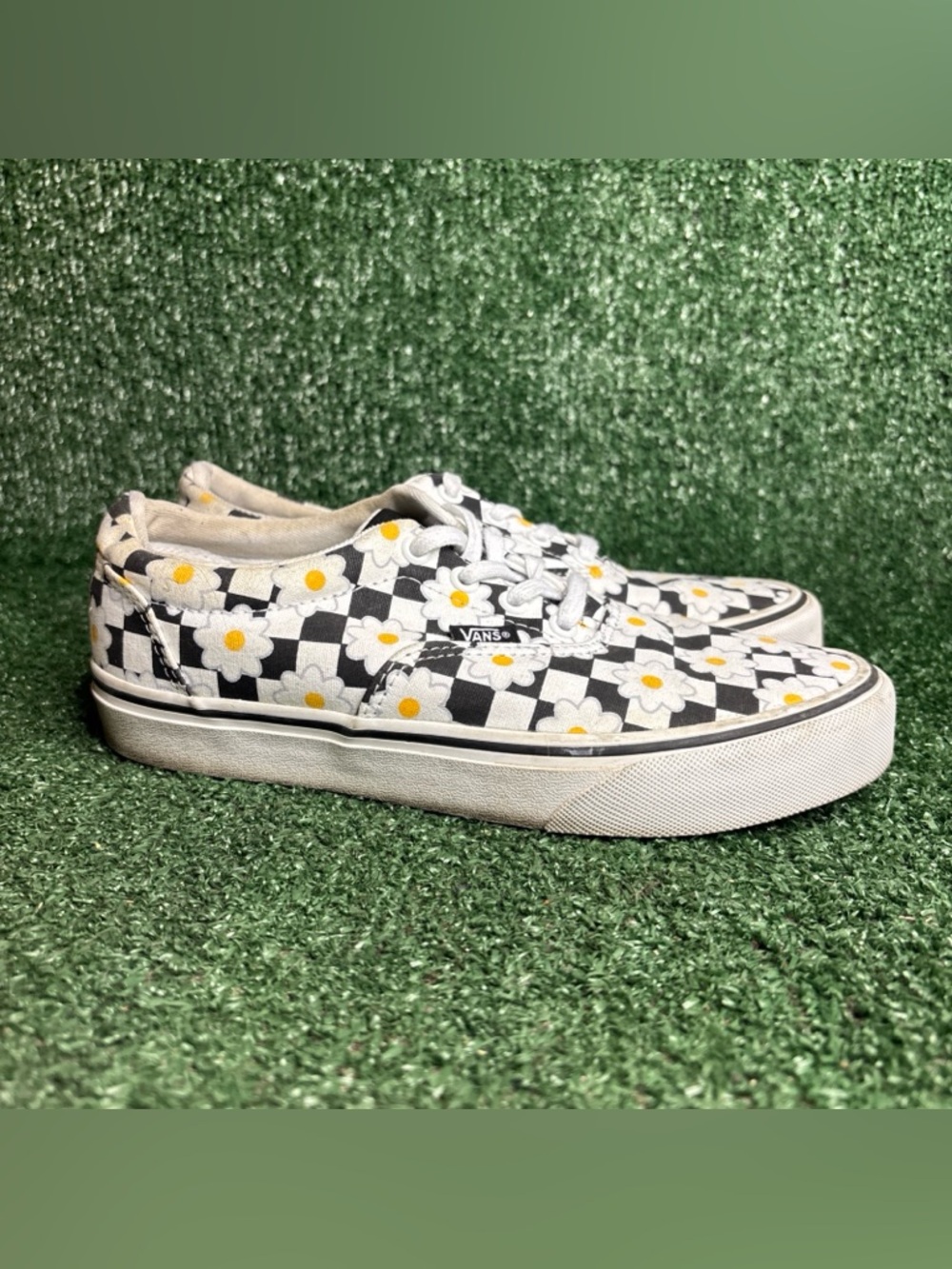 Vans Old Skool Checkered Shoe Sneaker Black White Floral Flower Womens Size 7.5